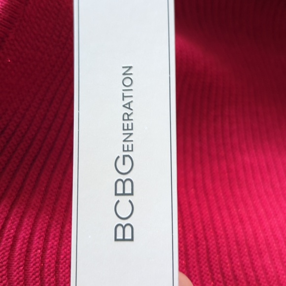 NWT BCBGeneration Contrast Cutout Turtleneck Crimson, size Large, retail $88 - Picture 6 of 8